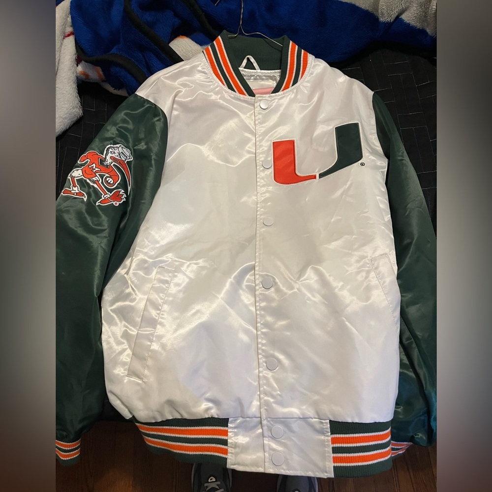 100% AUTHENTIC MIAMI HURRICANES STARTER JACKET. SIZE MEDIUM (USED)